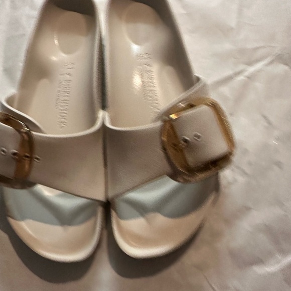 Birkenstock White Sandals with Gold Buckle - Picture 11 of 11